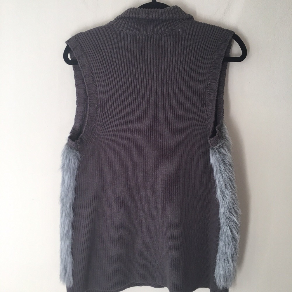ELLE Knit Sweater Vest Large Gray Faux Fur Stretch Cozy Fall Winter NWOT - Picture 3 of 6